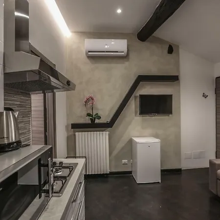 Stylish Near Duomo Daire Milano